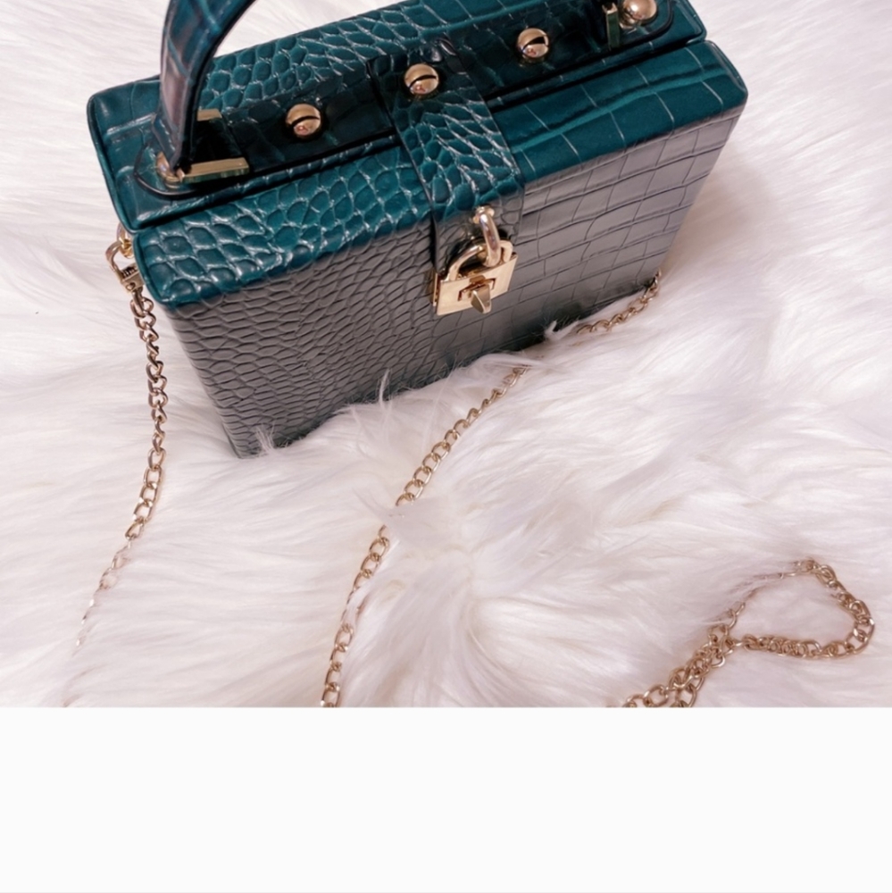 Woman's NWOT PURSE 👜 - Picture 7 of 11